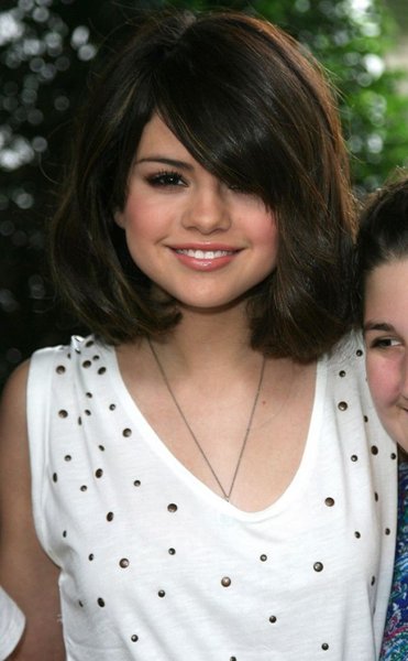 Selena Gomez Straight Hair 2011. selena gomez straight hair